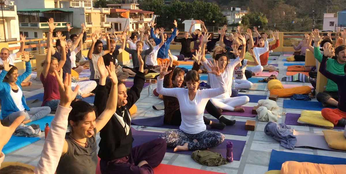 yoga tour package in rishikesh ashram